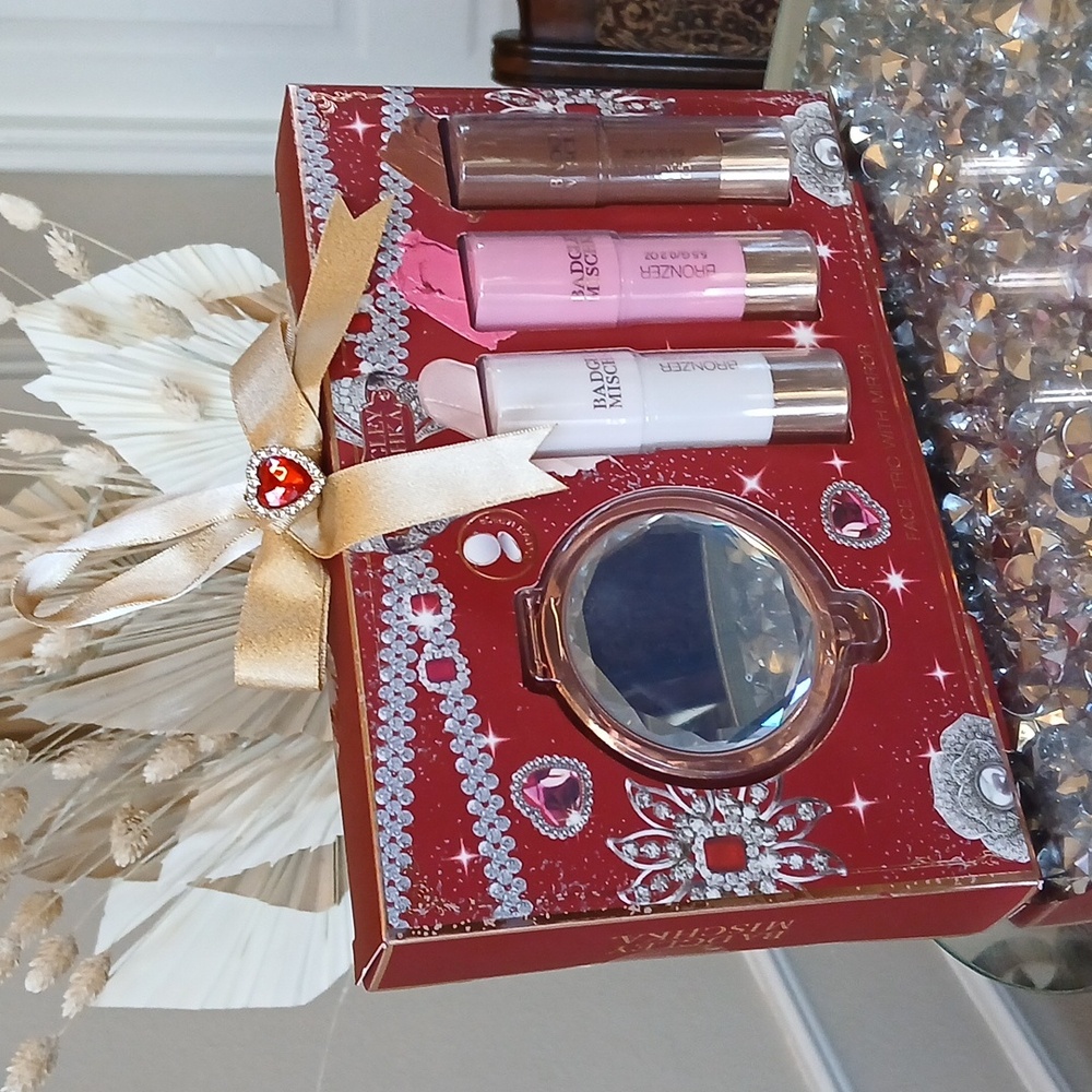 New Badgley Mischka Blush Makeup Trio Set With Compact Mirror Full Size - Picture 6 of 17